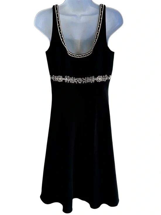 Maggy London Embroidered Midi Dress - Picture 8 of 9